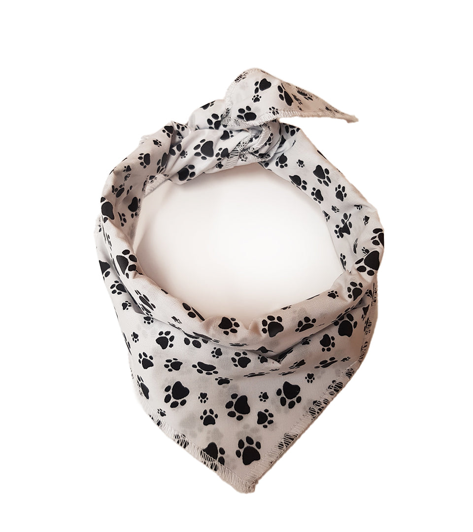 S3200 Black Pawprints Bandana, White