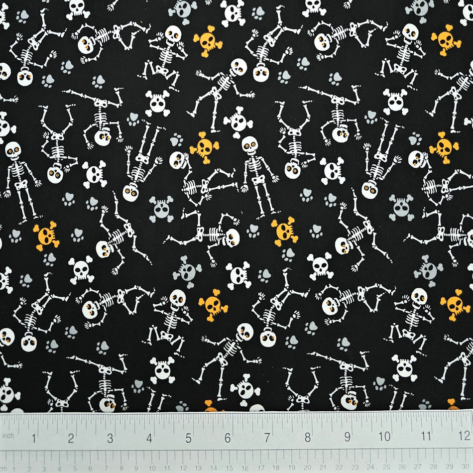 F7081 Halloween Skeletons & Paws, Black